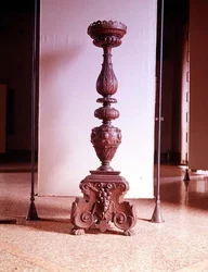 Fackelhalter, ein Paar (Nussbaumholz)